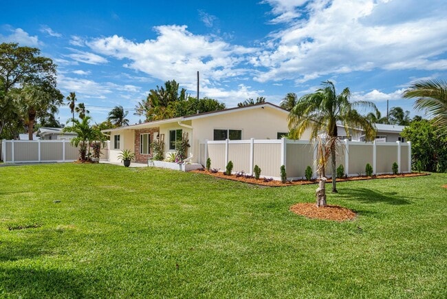 Building Photo - 2611 NE 16th St