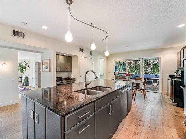 Building Photo - 3002 Hillview Rd