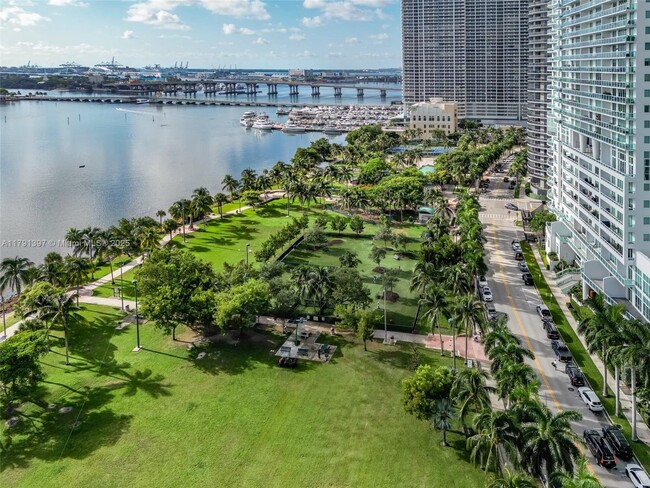 Building Photo - 1900 N Bayshore Dr