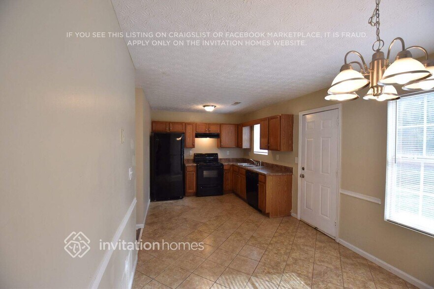 Building Photo - 727 Trickle Ln