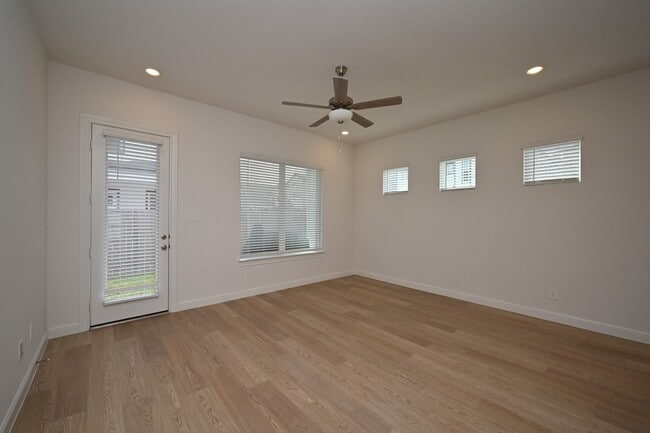 Building Photo - 4112 Farm Holw St