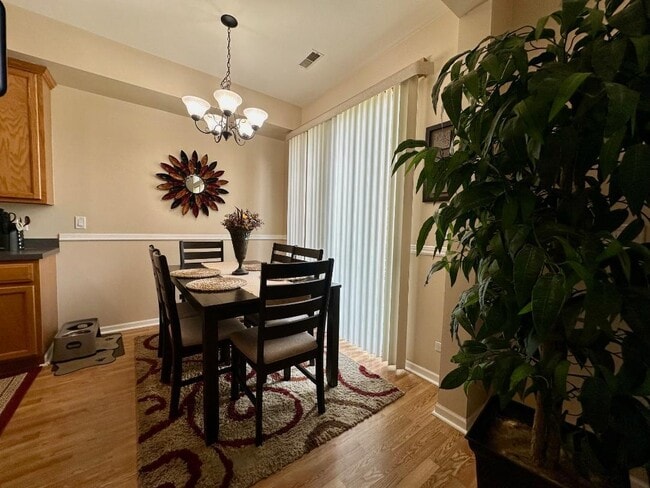 Building Photo - 3334 Bromley Ln