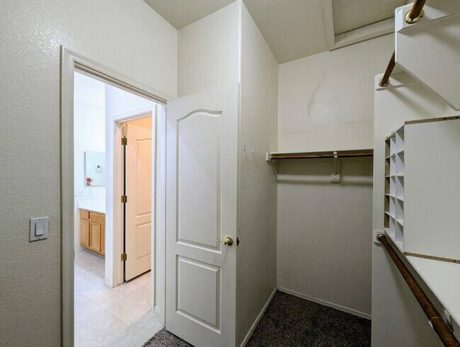 Building Photo - 5770 W Golden Ln