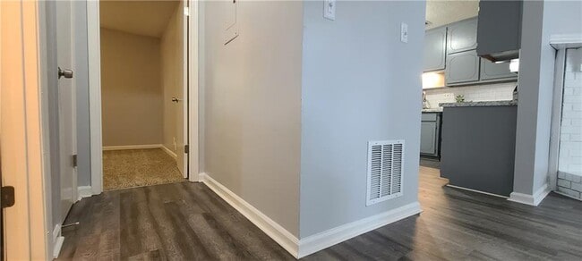 Building Photo - 8460 Pineland Dr