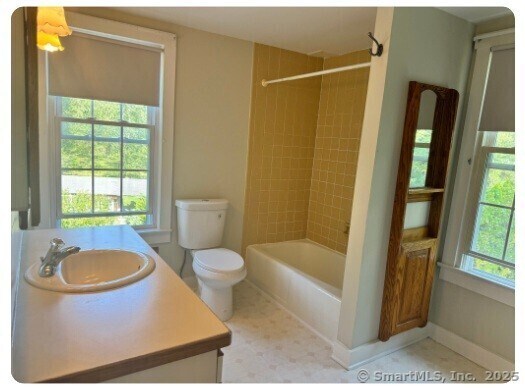 Building Photo - 440 Herbert St