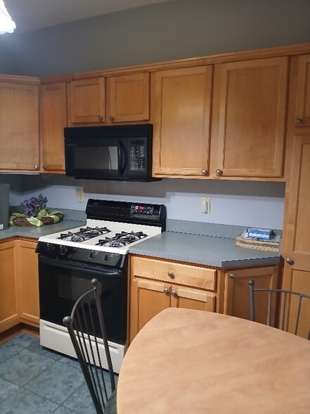 Building Photo - 315 Boyden St