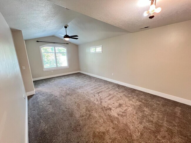Building Photo - 564 Spring Meadow Ln