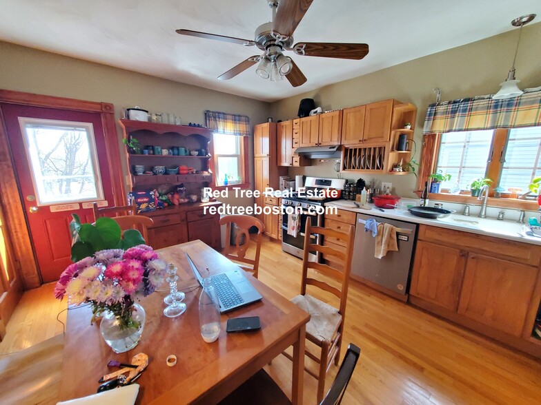 Primary Photo - 121 Lowell St