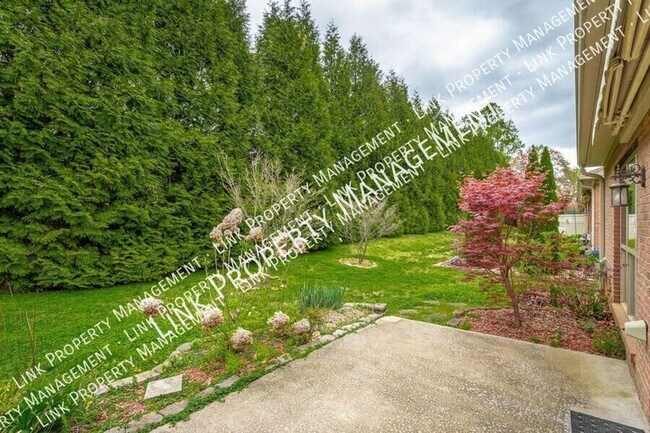 Building Photo - 7655 Lenox Trace Dr