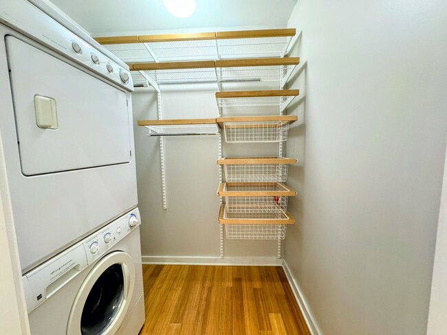 Building Photo - 1 BED | 1 BATH | MODERN CONDO with PARKING SPACE | MIDTOWN