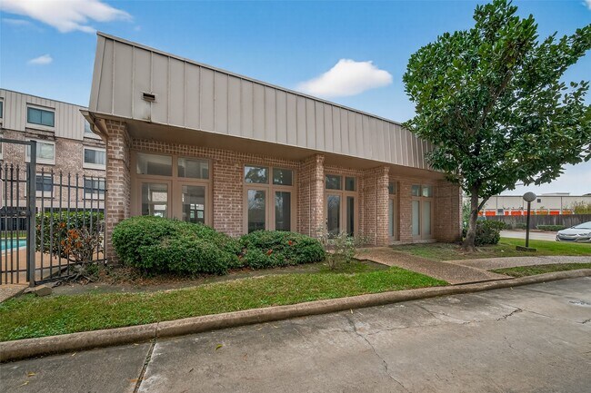 Building Photo - 2211 S Braeswood Blvd