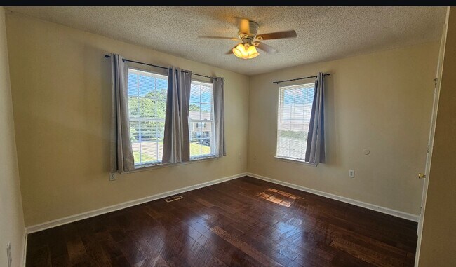 Building Photo - 2966 Landmark Ct NE