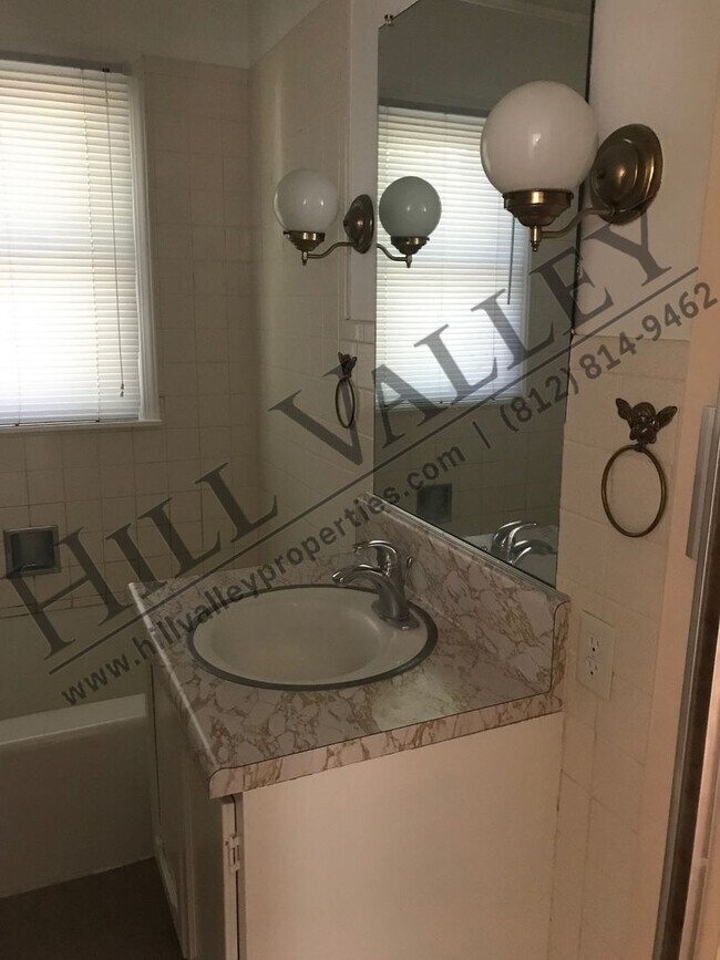 Building Photo - Three bedroom, 1 1/2 bath - East