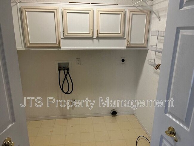 Building Photo - 6830 Mellodora Dr