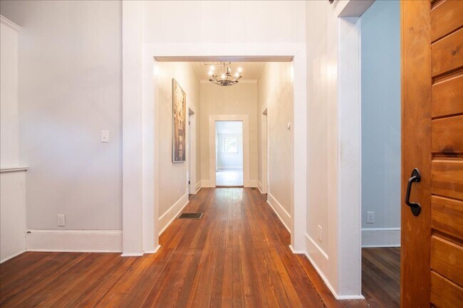 Building Photo - Beautiful 3/2.5 w/ Office Minutes From Airport and Woodward Academy!