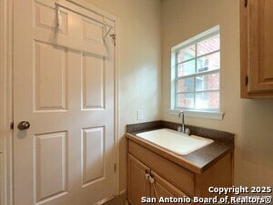 Building Photo - 1603 Doe Park