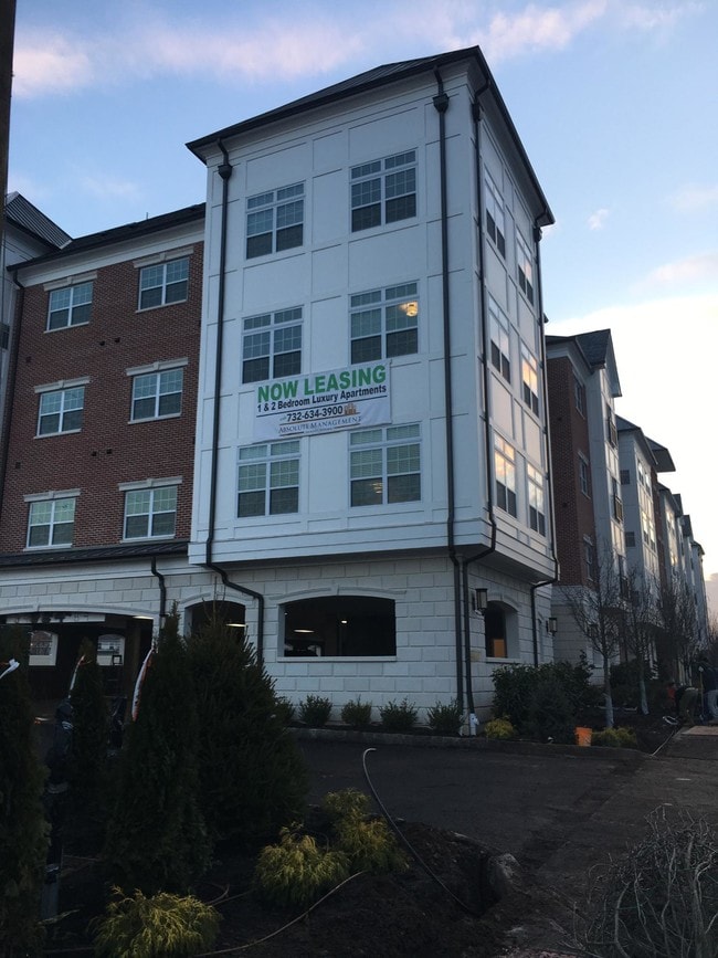 Building Photo - Green Oaks