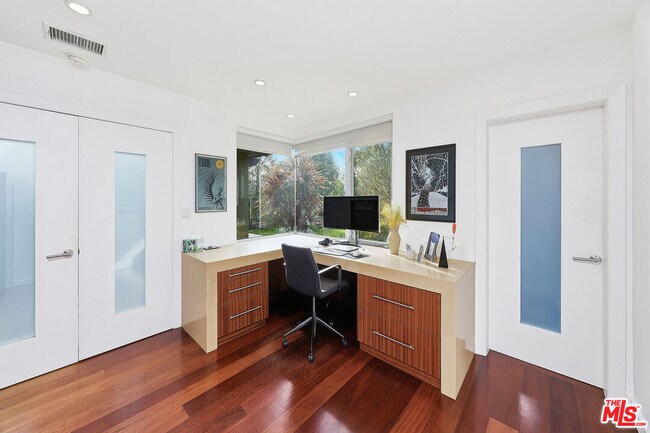 Building Photo - 3154 Queensbury Dr