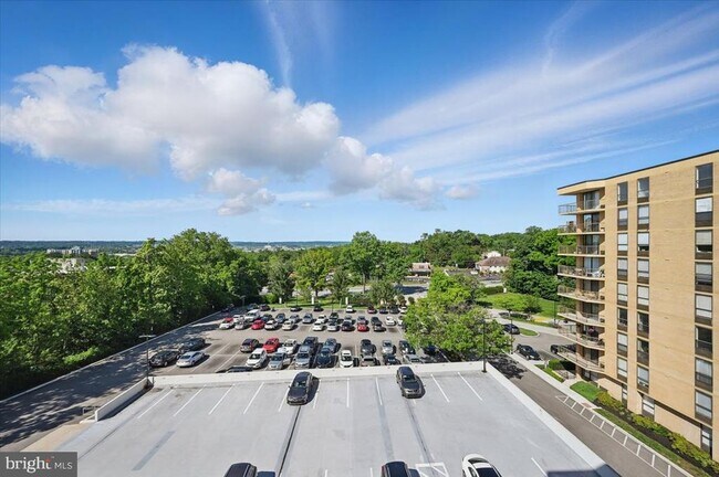 Building Photo - 666 W Germantown Pike