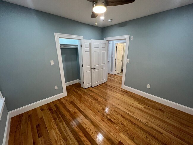 Building Photo - Huge updated 4 bed unit near Union Sq in S...
