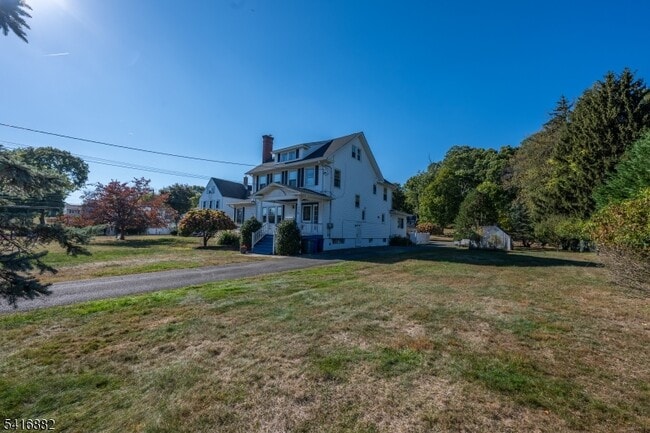 Building Photo - 176 Grove Ave