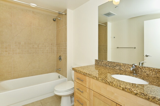Building Photo - Convenience in the Heart of Honolulu!!