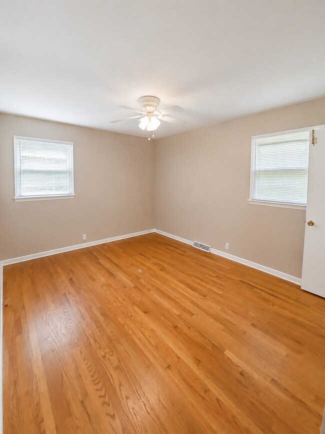 Building Photo - Bright 3-Bedroom Pet-Friendly Home with Garage in Algood