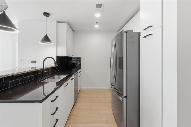 Building Photo - 3324 Peachtree Rd NE