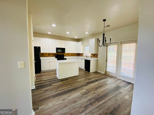 Building Photo - 33 Tall Timbers Cir