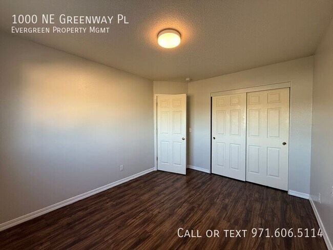 Building Photo - 1000 NE Greenway Pl