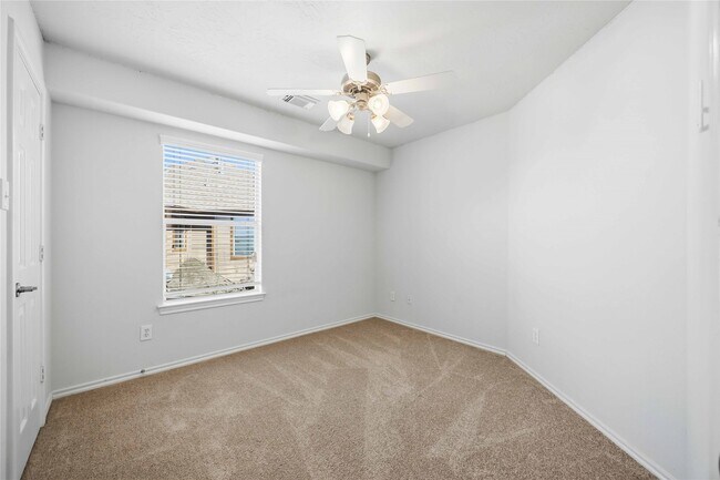 Building Photo - 3205 Victorian Manor Ln