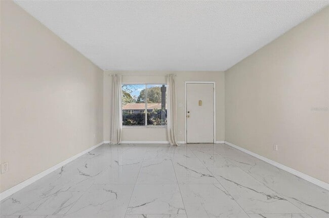 Building Photo - 10659 Windsor Ct