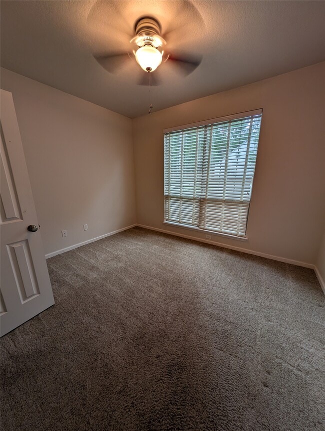 Building Photo - 14156 Shadow Bay Dr
