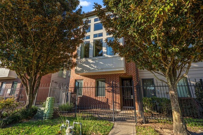 Building Photo - 2824 Leeland St