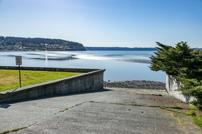 Building Photo - Lovingly Maintained with Designer Finishes...