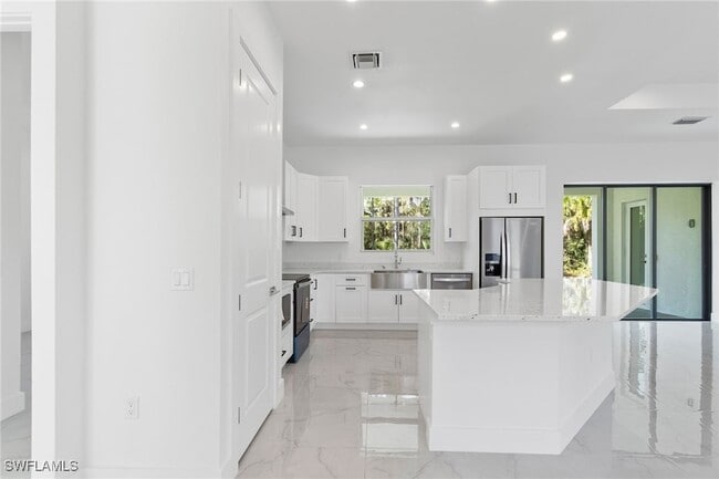 Building Photo - 1081 Desoto Blvd S