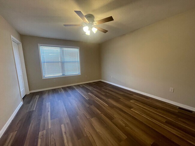 Building Photo - New Never Occupied - Brand New 2 bedroom 2 bath Duplex in Kimberling City, MO