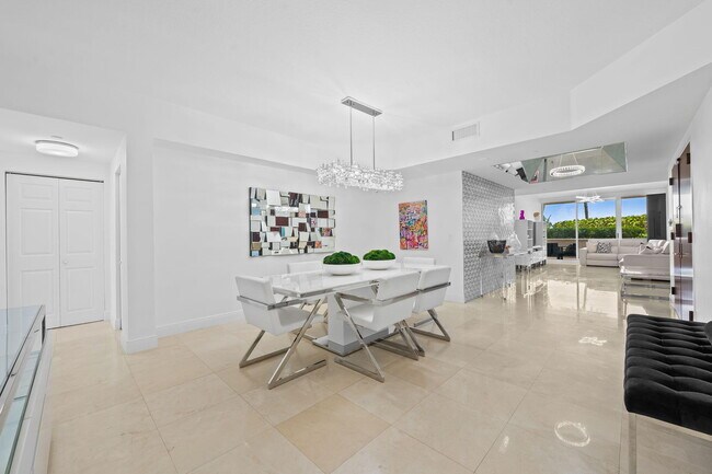 Building Photo - 3200 N Ocean Blvd