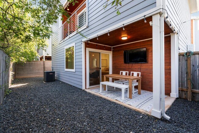 Building Photo - 1148 Webberville Rd