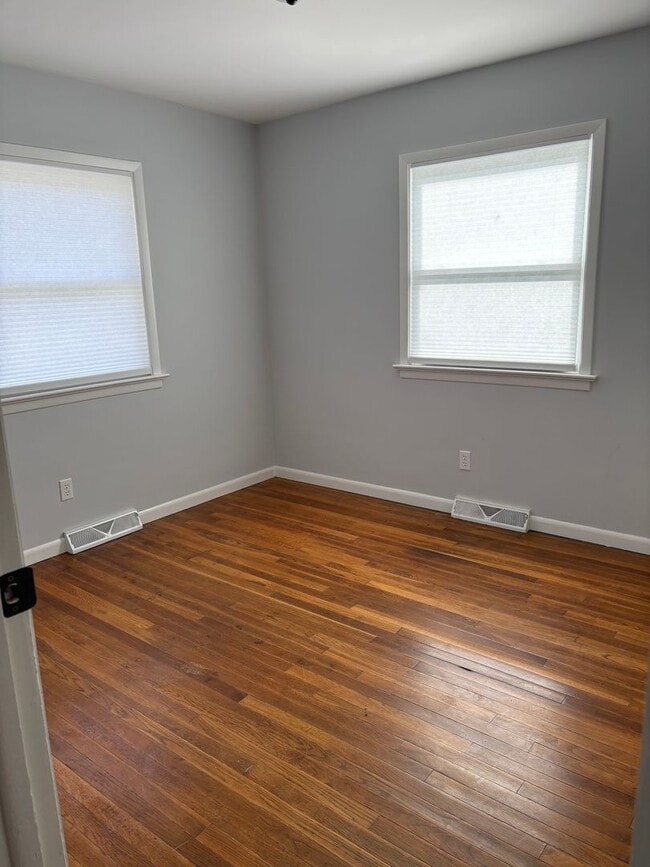 Building Photo - 3 Bedroom/1 Bath home for Rent