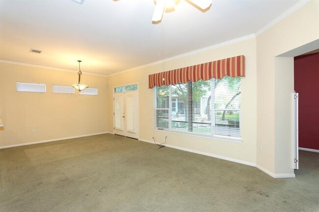Building Photo - 102 Harness Ln