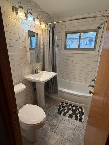 Building Photo - 3020 W 44th St