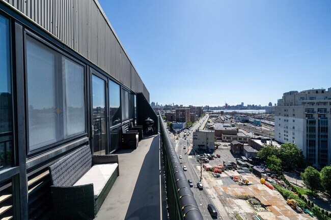 Building Photo - 551 Observer Hwy