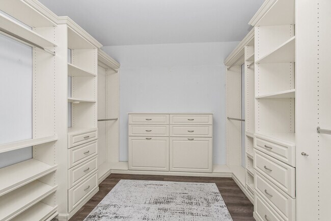 Building Photo - 4N475 S Robert Frost Cir