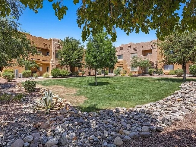 Building Photo - Furnished Enchantment Condo