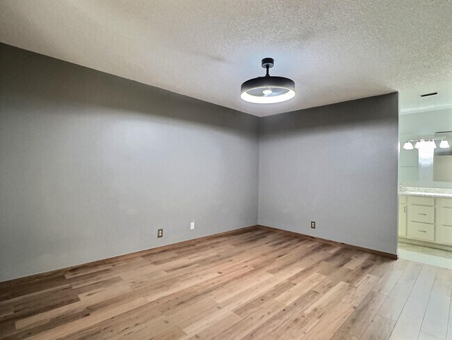 Building Photo - 3831 Cocoplum Cir