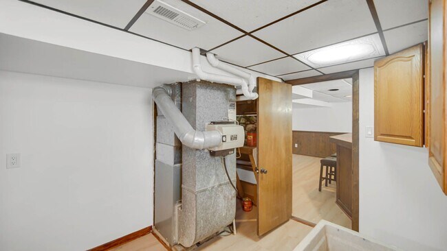 Building Photo - 2 Bedroom 1.5 Bathroom House for Rent!