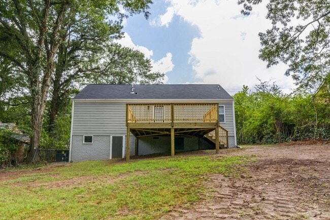Building Photo - 567 Ashburton Ave