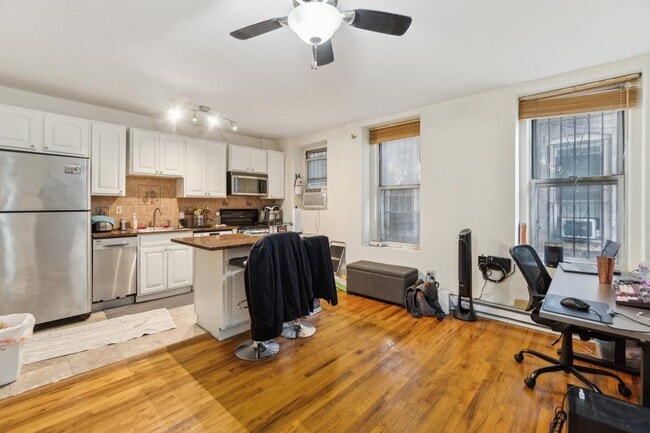 Building Photo - 318 Hudson St