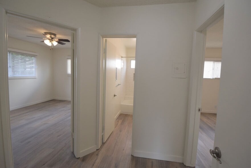 Building Photo - 4920 Laurel Canyon Blvd